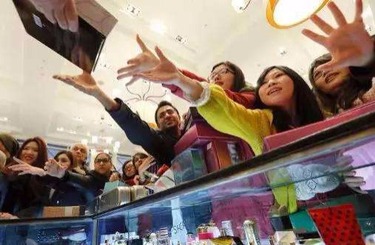 内射色色色视频中国人依然爱赴日旅游 消费已由爆买转向网购